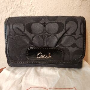 NWT Coach Ashley Compact Clutch Wallet Black